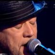 Pascal Obispo chante Tu m'avais dit, sur le plateau du Téléthon sur France 2 le 8 décembre 2012.