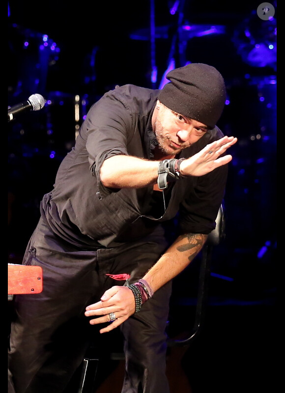 Pascal Obispo à la 6e édition du foot-concert au profit de l'association Huntington Avenir qui lutte en faveur des malades et de leur famille, à Lyon le 13 octobre 2012.