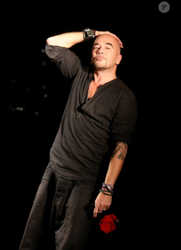 Pascal Obispo à la 6e édition du foot-concert au profit de l'association Huntington Avenir qui lutte en faveur des malades et de leur famille, à Lyon le 13 octobre 2012.