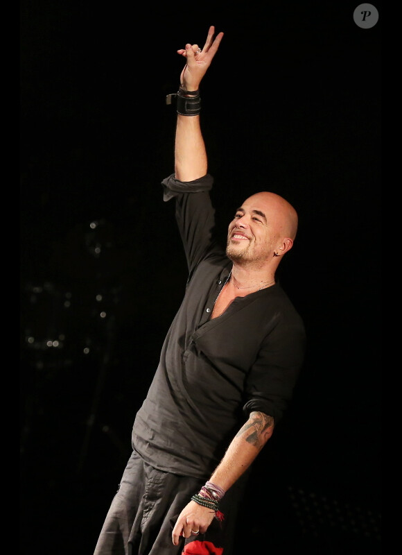 Pascal Obispo à la 6e édition du foot-concert au profit de l'association Huntington Avenir qui lutte en faveur des malades et de leur famille, à Lyon le 13 octobre 2012.