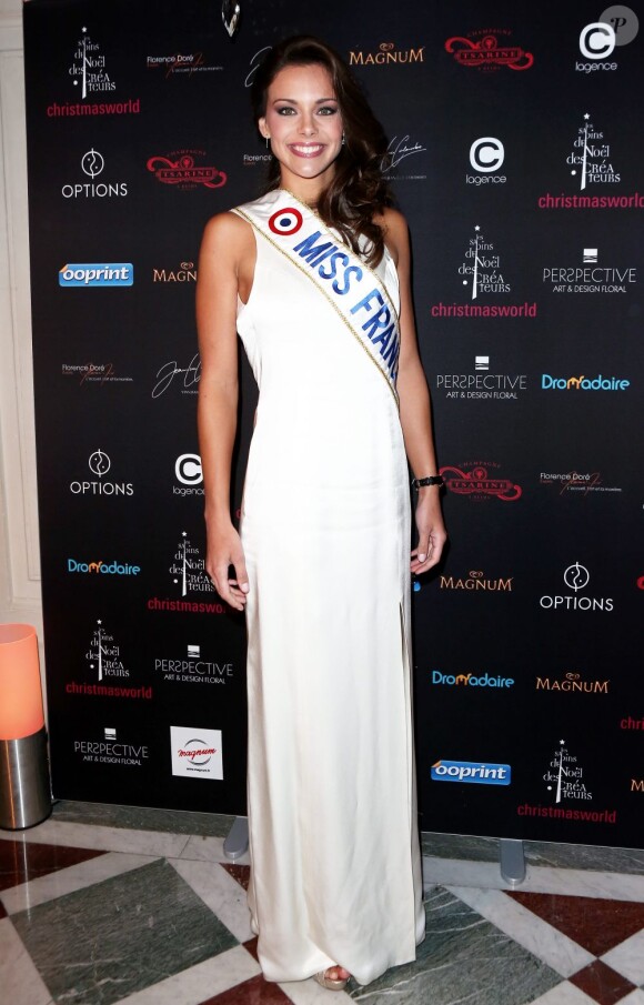 Marine Lorphelin, Miss France 2013 pose durant la 17e édition des sapins de Noël des créateurs à l'hôtel Salomon de Rothschild à Paris le 10 decembre 2012.