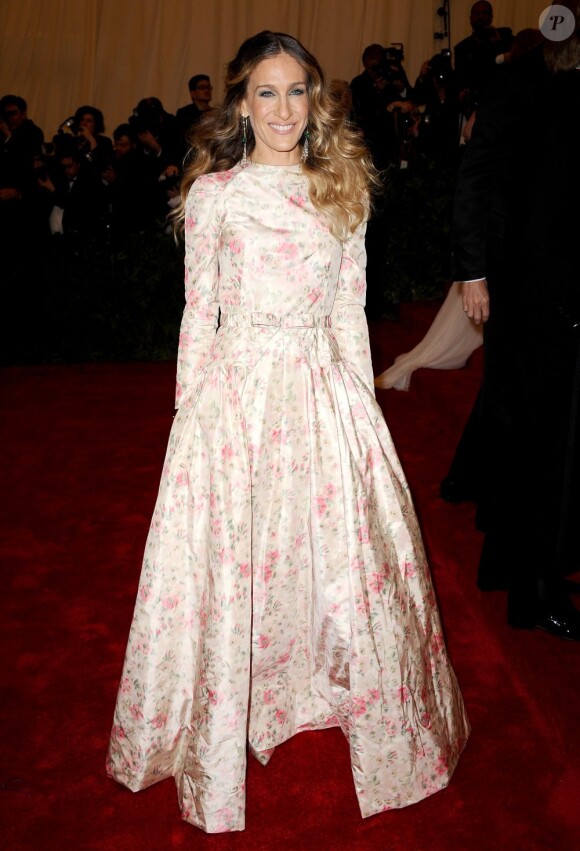 L'icône de mode Sarah Jessica Parker, touchante dans une robe romantique signée Valentino