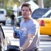 Mark Wahlberg profite de ses fils Michael et Brendan à Beverly Hills, le 15 décembre 2012.