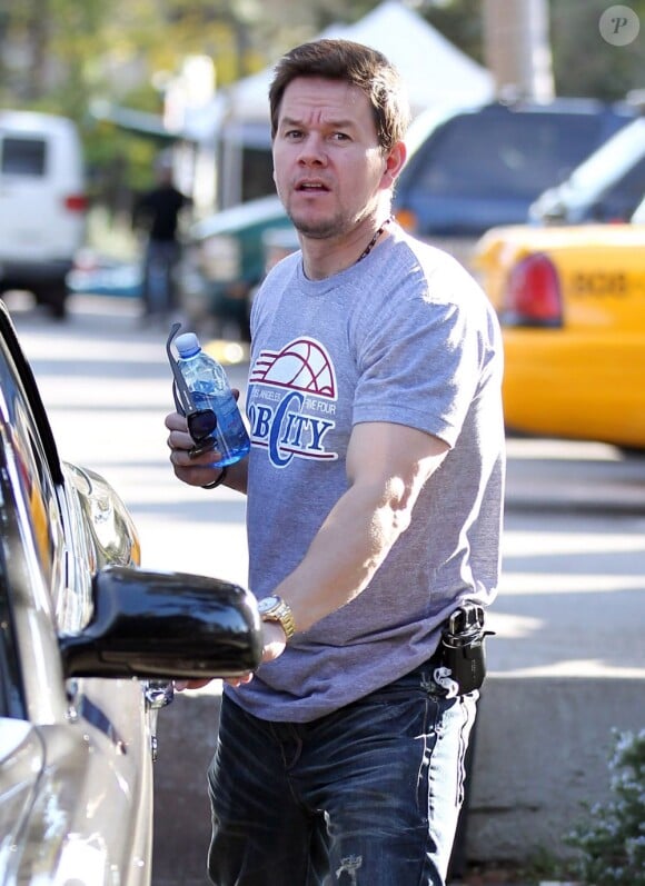 Mark Wahlberg profite de ses fils Michael et Brendan à Beverly Hills, le 15 décembre 2012.