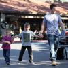 Mark Wahlberg et ses fils drôlement en forme, Michael et Brendan, à Beverly Hills, le 15 décembre 2012.