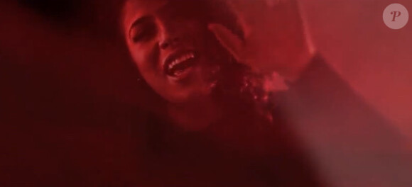 La chanteuse Zaho dans le clip Jardin d'Eden.
