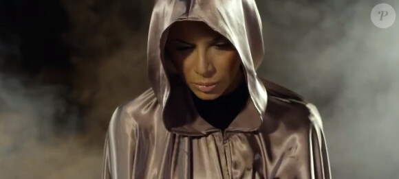 La chanteuse Zaho dans le clip Jardin d'Eden, issu de son album Contagieuse.