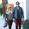 Paris Hilton et son petit ami River Viiperi se promènent à West Hollywood, le 13 decembre 2012.