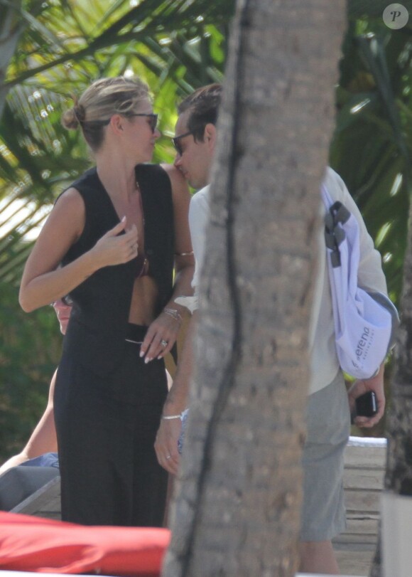 Kate Moss et Jamie Hince en vacances à Saint-Barthélémy le 17 décembre 2012.