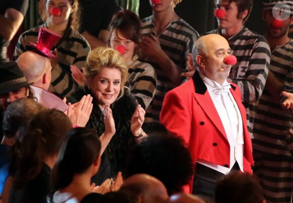 EXCLU - Catherine Deneuve et Gérard Jugnot lors du 51e Gala de l'Union des Artistes le 12 novembre 2012 à Paris au Cirque Grüss