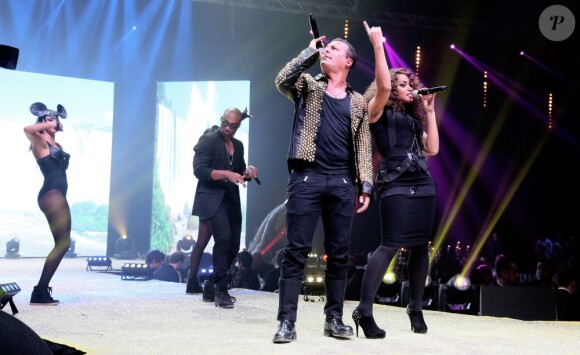 Jean-Roch se donne à fond sur scène à Charleroi le 15 décembre 2012 lors de l'élection Top Model Belgium 2012 au Spiroudome