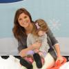 Tiffani Thiessen et sa craquante petite fille Harper dont de la luge sur une piste artificielle à Los Angeles le 8 décembre 2012.
