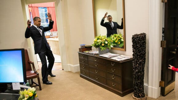 Barack Obama : Le héros du Time affronte à la Maison Blanche un mini-Spider-man