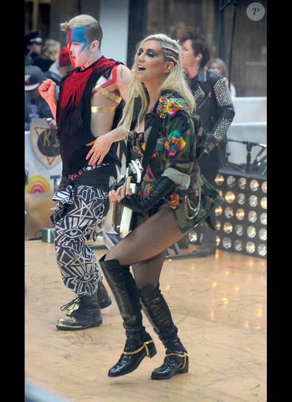 Ke$ha sur le plateau de l'émission Today Show à New York le 23 novembre 2012.