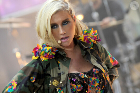 Ke$ha performe sur le plateau de l'émission Today Show à New York le 23 novembre 2012.