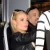 Coco Austin fait du shopping à Las Vegas sous les yeux de son mari, l'acteur Ice-T. Le 21 décembre 2012.