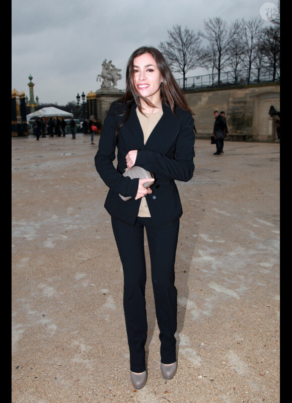 Olivia Ruiz lors du défilé de haute couture Elie Saab à Paris le 7 mars 2012.