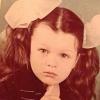 Milla Jovovich postait sur Instagram cette photo d'elle enfant datant des années 70, prise dans l'ancienne Union Soviétique.