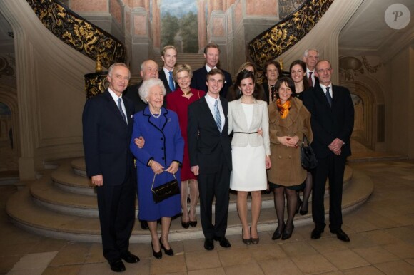 L'archiduc d'Autriche Christoph de Habsbourg Lorraine et Adélaïde Drapé-Frisch lors de leur mariage civil, célébré le 28 décembre 2012 à l'Hôtel de Ville de Nancy, entourés de leur famille.