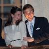 Les jeunes mariés radieux au balcon, devant la place Stanislas. L'archiduc d'Autriche Christoph de Habsbourg-Lorraine, 24 ans, et sa compagne Adélaïde Drapé-Frisch, 22 ans, ont célébré le 28 décembre 2012 à l'Hôtel de Ville de Nancy leur mariage civil.