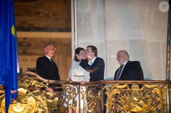 L'archiduc d'Autriche Christoph de Habsbourg Lorraine et Adélaïde Drapé-Frisch très démonstratifs au balcon de l'Hôtel de Ville de Nancy face à la place Stanislas lors de leur mariage civil, célébré le 28 décembre 2012.