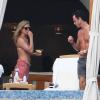 Jennifer Aniston, affichant son ventre plat - loin des rumeurs de grossesse - et son fiancé Justin Theroux en vacances à Cabo San Lucas le 27 décembre 2012.