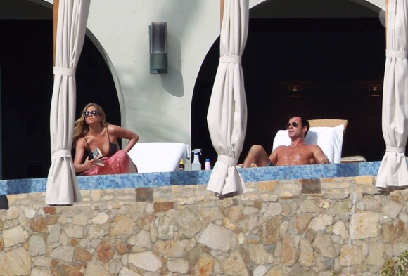 Jennifer Aniston et son fiancé Justin Theroux en vacances à Cabo San Lucas le 27 décembre 2012.