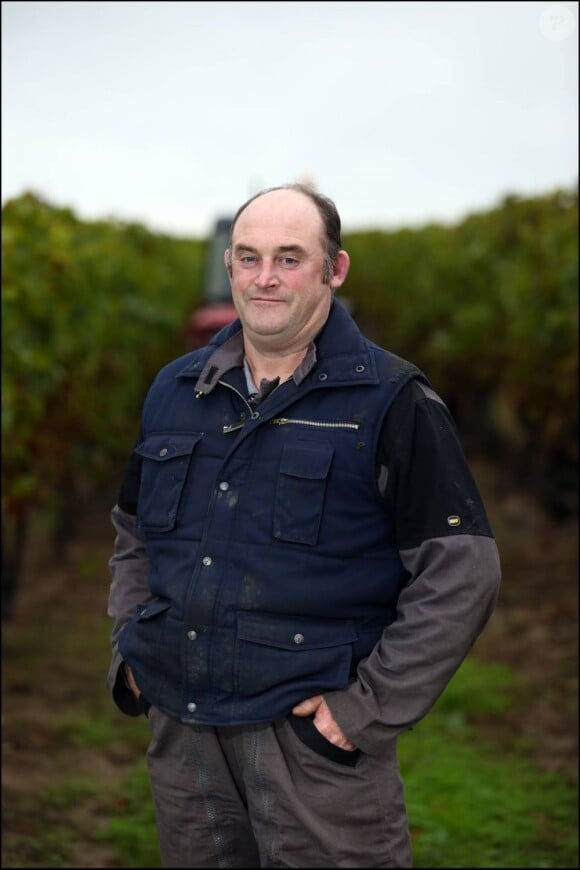 L'amour est dans le pré 8 - Philippe, 46 ans, polyculteur et producteur de cognac, est un agriculteur engagé. Il est très investi dans les syndicats agricoles.