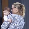 La belle Molly Sims, son mari Scott Stuber et leur fils Brooks passent la journée en famille à Cabo San Lucas, le 1er janvier 2013.