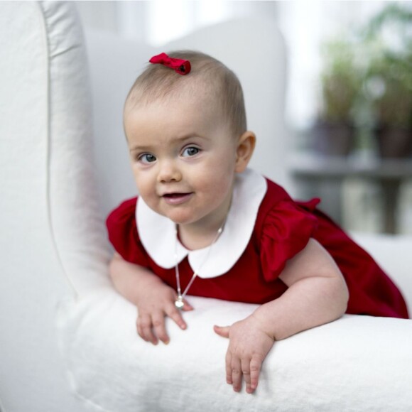 La princesse Estelle de Suède, qui aura 1 an le 23 février 2013, lors de son premier Noël, en décembre 2012