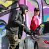 Rihanna et Chris Brown se promènent à Los Angeles, le 2 janvier 2013. Le couple a été vu montant dans la même voiture. La jolie chanteuse porte un pull issu de la collection de vêtements de Chris Brown.