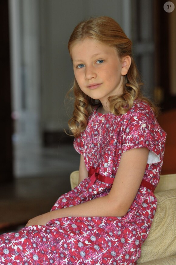La princesse Elisabeth de Belgique, 11 ans. Le prince héritier Philippe de Belgique et la princesse Mathilde ont publié de nouveaux portraits de famille lors des fêtes de fin d'année 2012.