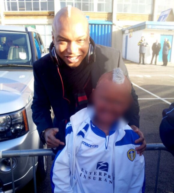 El-Hadji Diouf et un fan ayant poussé le mimétisme très loin, le 1er janvier 2013 à Leeds