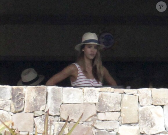 Jessica Alba passe le début de l'année 2013 avec sa petite famille à Cabo San Lucas au Mexique. Photo prise le 3 janvier 2013. L'actrice est partie avec son mari et ses deux enfants.