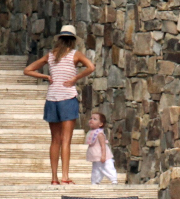 Jessica Alba passe le début de l'année 2013 avec sa petite famille à Cabo San Lucas au Mexique. Photo prise le 3 janvier 2013.