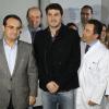 Iker Casillas et le personnel de l'hôpital universitaire de Móstoles, le 3 janvier 2013