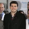 Iker Casillas souriant lors d'une visite à l'hôpital universitaire de Móstoles, le 3 janvier 2013