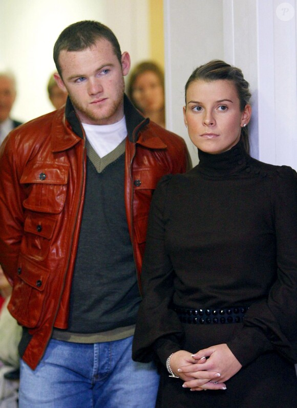Wayne et Coleen Rooney lors d'une visite à l'hôpital pour enfant Alder Hey à Liverpool le 4 décembre 2006