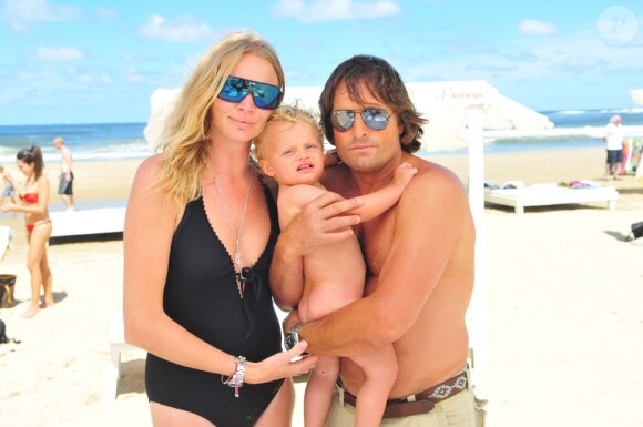 Jodie Kidd et son mari Andrea Vianni passent du bon temps sur une plage argentine. Le 6 janvier 2012