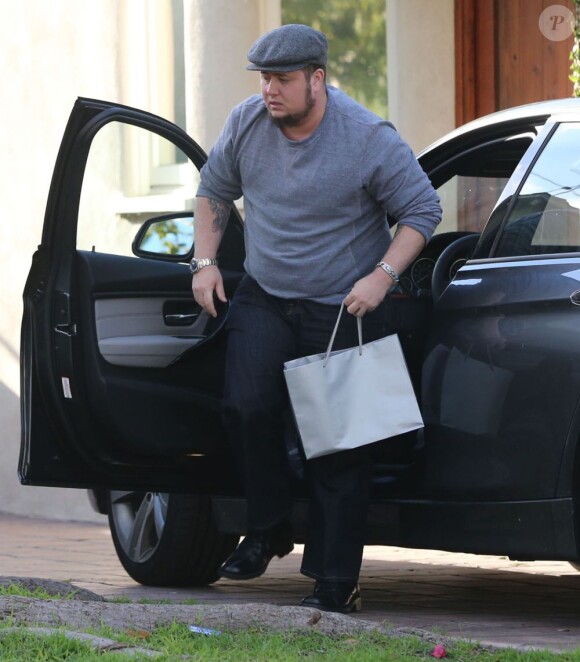 Chaz Bono, en perte de poids, rentre chez lui après une journée de shopping à Beverly Hills, le 7 janvier 2013.