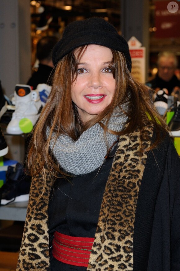 L'actrice Victoria Abril donne le coup d'envoi des soldes au BHV Homme de Paris, le 9 janvier 2013.
