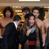 Victoria Abril donne le coup d'envoi des soldes au BHV Homme de Paris, le 9 janvier 2013.