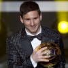 Lionel Messi reçoit le Ballon d'or 2012, son quatrième, à Zurich le 7 janvier 2013.