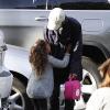 Halle Berry embrasse sa fille Nahla avant de la déposer à l'école à Beverly Hills, le 9 janvier 2013.