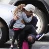 Halle Berry embrasse sa fille Nahla avant de la déposer à l'école à Beverly Hills, le 9 janvier 2013.