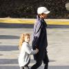 Halle Berry embrasse sa fille Nahla avant de la déposer à l'école à Beverly Hills, le 9 janvier 2013.