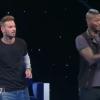 M. Pokora et Djibril Cissé dans un extrait du Photomime dans Vendredi tout est permis sur TF1 le vendredi 11 janvier 2013