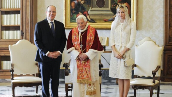 Charlene de Monaco, lumineuse au côté d'Albert, pour sa rencontre avec le pape
