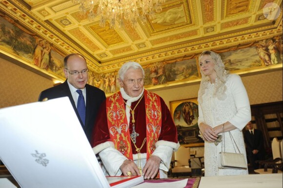 Le prince Albert II et la princesse Charlene de Monaco en visite au Vatican, le samedi 12 janvier 2013.
