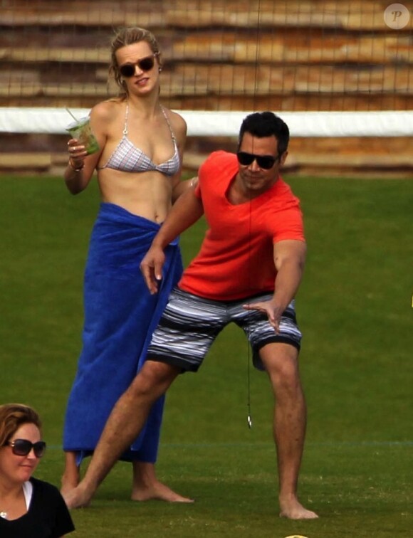 Jessica Alba passe le début de l'année 2013 avec son mari et ses filles à Cabo San Lucas au Mexique. Cash Warren s'amuse aussi. Photo prise le 3 janvier 2013.